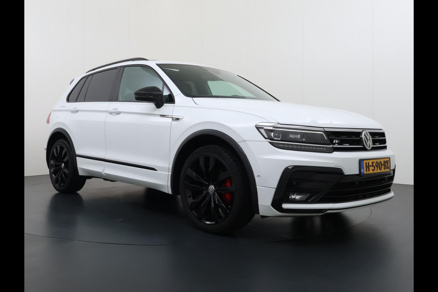 Volkswagen Tiguan 1.5 TSI ACT Highline Business R VAN: 30.900,- VOOR: 27.877,- UW WKVOORDEEL: 3.023,- | 3X R-LINE | R-LINE BINNEN + BUITEN + ONDERSTEL | PANORAMADAK | DIGITAAL COCKPIT | ACHTERUITRIJCAMERA | ONDERHOUDSHISTORIE COMPLEET | APPLE CARPLAY | TREKHAAK