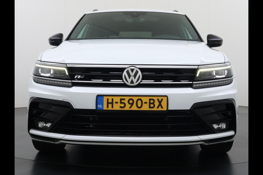 Volkswagen Tiguan 1.5 TSI ACT Highline Business R VAN: 30.900,- VOOR: 27.877,- UW WKVOORDEEL: 3.023,- | 3X R-LINE | R-LINE BINNEN + BUITEN + ONDERSTEL | PANORAMADAK | DIGITAAL COCKPIT | ACHTERUITRIJCAMERA | ONDERHOUDSHISTORIE COMPLEET | APPLE CARPLAY | TREKHAAK