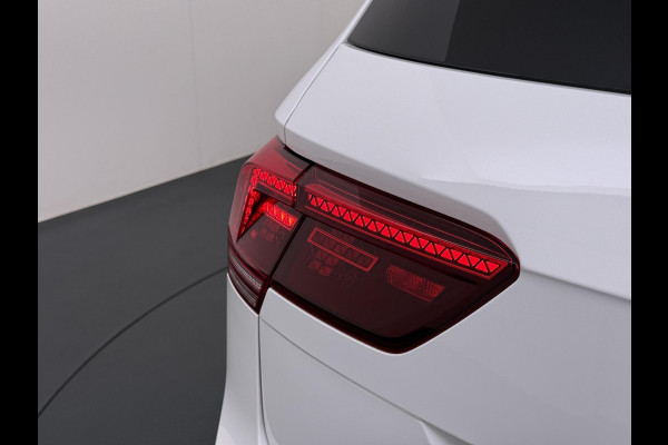 Volkswagen Tiguan 1.5 TSI ACT Highline Business R VAN: 30.900,- VOOR: 27.877,- UW WKVOORDEEL: 3.023,- | 3X R-LINE | R-LINE BINNEN + BUITEN + ONDERSTEL | PANORAMADAK | DIGITAAL COCKPIT | ACHTERUITRIJCAMERA | ONDERHOUDSHISTORIE COMPLEET | APPLE CARPLAY | TREKHAAK