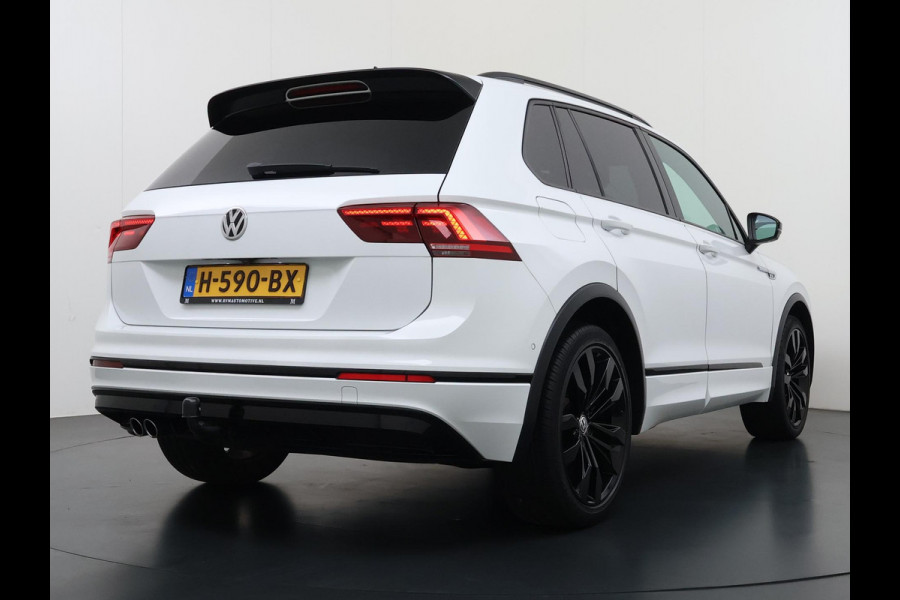 Volkswagen Tiguan 1.5 TSI ACT Highline Business R VAN: 30.900,- VOOR: 27.877,- UW WKVOORDEEL: 3.023,- | 3X R-LINE | R-LINE BINNEN + BUITEN + ONDERSTEL | PANORAMADAK | DIGITAAL COCKPIT | ACHTERUITRIJCAMERA | ONDERHOUDSHISTORIE COMPLEET | APPLE CARPLAY | TREKHAAK