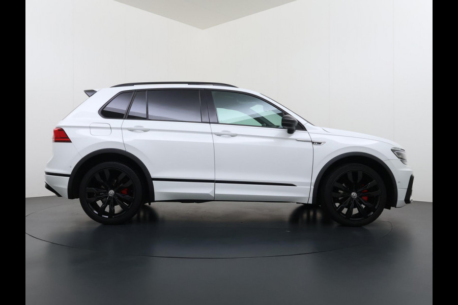 Volkswagen Tiguan 1.5 TSI ACT Highline Business R VAN: 30.900,- VOOR: 27.877,- UW WKVOORDEEL: 3.023,- | 3X R-LINE | R-LINE BINNEN + BUITEN + ONDERSTEL | PANORAMADAK | DIGITAAL COCKPIT | ACHTERUITRIJCAMERA | ONDERHOUDSHISTORIE COMPLEET | APPLE CARPLAY | TREKHAAK