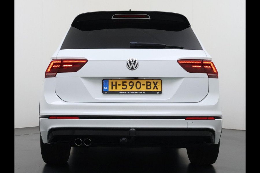 Volkswagen Tiguan 1.5 TSI ACT Highline Business R VAN: 30.900,- VOOR: 27.877,- UW WKVOORDEEL: 3.023,- | 3X R-LINE | R-LINE BINNEN + BUITEN + ONDERSTEL | PANORAMADAK | DIGITAAL COCKPIT | ACHTERUITRIJCAMERA | ONDERHOUDSHISTORIE COMPLEET | APPLE CARPLAY | TREKHAAK