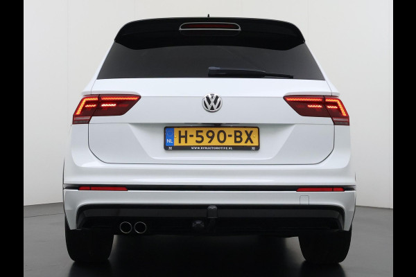 Volkswagen Tiguan 1.5 TSI ACT Highline Business R VAN: 30.900,- VOOR: 27.877,- UW WKVOORDEEL: 3.023,- | 3X R-LINE | R-LINE BINNEN + BUITEN + ONDERSTEL | PANORAMADAK | DIGITAAL COCKPIT | ACHTERUITRIJCAMERA | ONDERHOUDSHISTORIE COMPLEET | APPLE CARPLAY | TREKHAAK