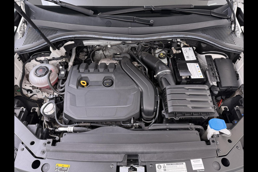 Volkswagen Tiguan 1.5 TSI ACT Highline Business R VAN: 30.900,- VOOR: 27.877,- UW WKVOORDEEL: 3.023,- | 3X R-LINE | R-LINE BINNEN + BUITEN + ONDERSTEL | PANORAMADAK | DIGITAAL COCKPIT | ACHTERUITRIJCAMERA | ONDERHOUDSHISTORIE COMPLEET | APPLE CARPLAY | TREKHAAK
