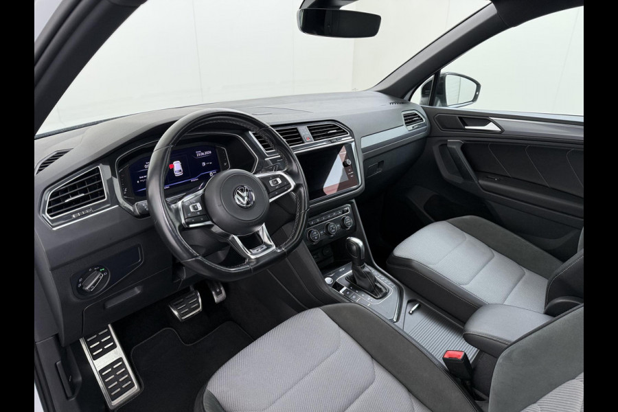 Volkswagen Tiguan 1.5 TSI ACT Highline Business R VAN: 30.900,- VOOR: 27.877,- UW WKVOORDEEL: 3.023,- | 3X R-LINE | R-LINE BINNEN + BUITEN + ONDERSTEL | PANORAMADAK | DIGITAAL COCKPIT | ACHTERUITRIJCAMERA | ONDERHOUDSHISTORIE COMPLEET | APPLE CARPLAY | TREKHAAK