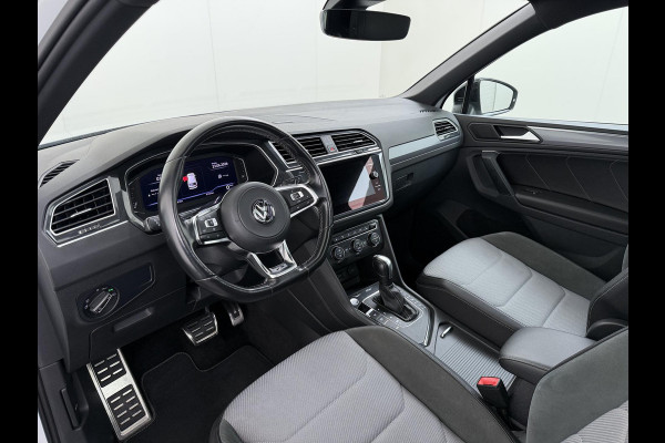 Volkswagen Tiguan 1.5 TSI ACT Highline Business R VAN: 30.900,- VOOR: 27.877,- UW WKVOORDEEL: 3.023,- | 3X R-LINE | R-LINE BINNEN + BUITEN + ONDERSTEL | PANORAMADAK | DIGITAAL COCKPIT | ACHTERUITRIJCAMERA | ONDERHOUDSHISTORIE COMPLEET | APPLE CARPLAY | TREKHAAK