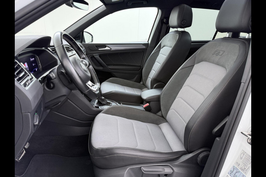 Volkswagen Tiguan 1.5 TSI ACT Highline Business R VAN: 30.900,- VOOR: 27.877,- UW WKVOORDEEL: 3.023,- | 3X R-LINE | R-LINE BINNEN + BUITEN + ONDERSTEL | PANORAMADAK | DIGITAAL COCKPIT | ACHTERUITRIJCAMERA | ONDERHOUDSHISTORIE COMPLEET | APPLE CARPLAY | TREKHAAK