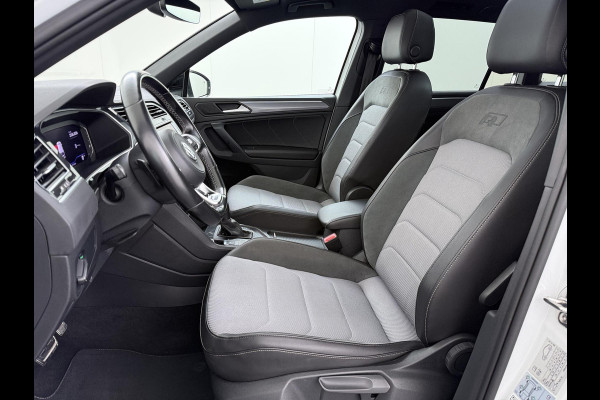 Volkswagen Tiguan 1.5 TSI ACT Highline Business R VAN: 30.900,- VOOR: 27.877,- UW WKVOORDEEL: 3.023,- | 3X R-LINE | R-LINE BINNEN + BUITEN + ONDERSTEL | PANORAMADAK | DIGITAAL COCKPIT | ACHTERUITRIJCAMERA | ONDERHOUDSHISTORIE COMPLEET | APPLE CARPLAY | TREKHAAK