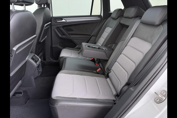 Volkswagen Tiguan 1.5 TSI ACT Highline Business R VAN: 30.900,- VOOR: 27.877,- UW WKVOORDEEL: 3.023,- | 3X R-LINE | R-LINE BINNEN + BUITEN + ONDERSTEL | PANORAMADAK | DIGITAAL COCKPIT | ACHTERUITRIJCAMERA | ONDERHOUDSHISTORIE COMPLEET | APPLE CARPLAY | TREKHAAK