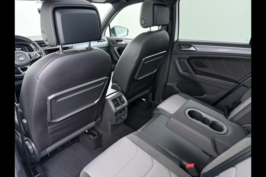 Volkswagen Tiguan 1.5 TSI ACT Highline Business R VAN: 30.900,- VOOR: 27.877,- UW WKVOORDEEL: 3.023,- | 3X R-LINE | R-LINE BINNEN + BUITEN + ONDERSTEL | PANORAMADAK | DIGITAAL COCKPIT | ACHTERUITRIJCAMERA | ONDERHOUDSHISTORIE COMPLEET | APPLE CARPLAY | TREKHAAK