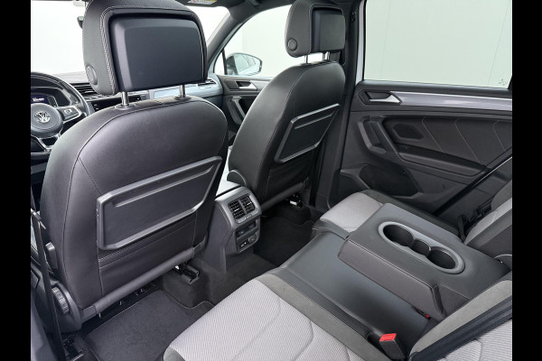 Volkswagen Tiguan 1.5 TSI ACT Highline Business R VAN: 30.900,- VOOR: 27.877,- UW WKVOORDEEL: 3.023,- | 3X R-LINE | R-LINE BINNEN + BUITEN + ONDERSTEL | PANORAMADAK | DIGITAAL COCKPIT | ACHTERUITRIJCAMERA | ONDERHOUDSHISTORIE COMPLEET | APPLE CARPLAY | TREKHAAK