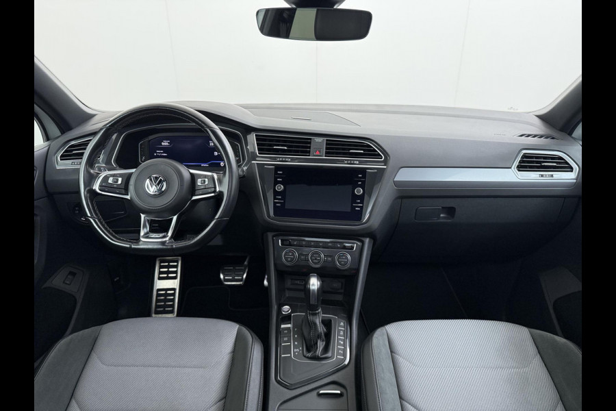 Volkswagen Tiguan 1.5 TSI ACT Highline Business R VAN: 30.900,- VOOR: 27.877,- UW WKVOORDEEL: 3.023,- | 3X R-LINE | R-LINE BINNEN + BUITEN + ONDERSTEL | PANORAMADAK | DIGITAAL COCKPIT | ACHTERUITRIJCAMERA | ONDERHOUDSHISTORIE COMPLEET | APPLE CARPLAY | TREKHAAK
