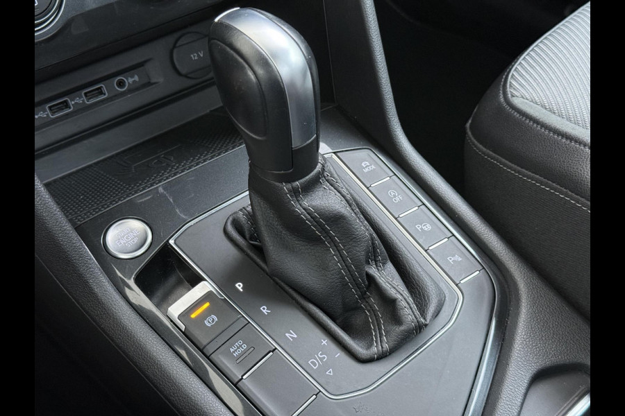 Volkswagen Tiguan 1.5 TSI ACT Highline Business R VAN: 30.900,- VOOR: 27.877,- UW WKVOORDEEL: 3.023,- | 3X R-LINE | R-LINE BINNEN + BUITEN + ONDERSTEL | PANORAMADAK | DIGITAAL COCKPIT | ACHTERUITRIJCAMERA | ONDERHOUDSHISTORIE COMPLEET | APPLE CARPLAY | TREKHAAK