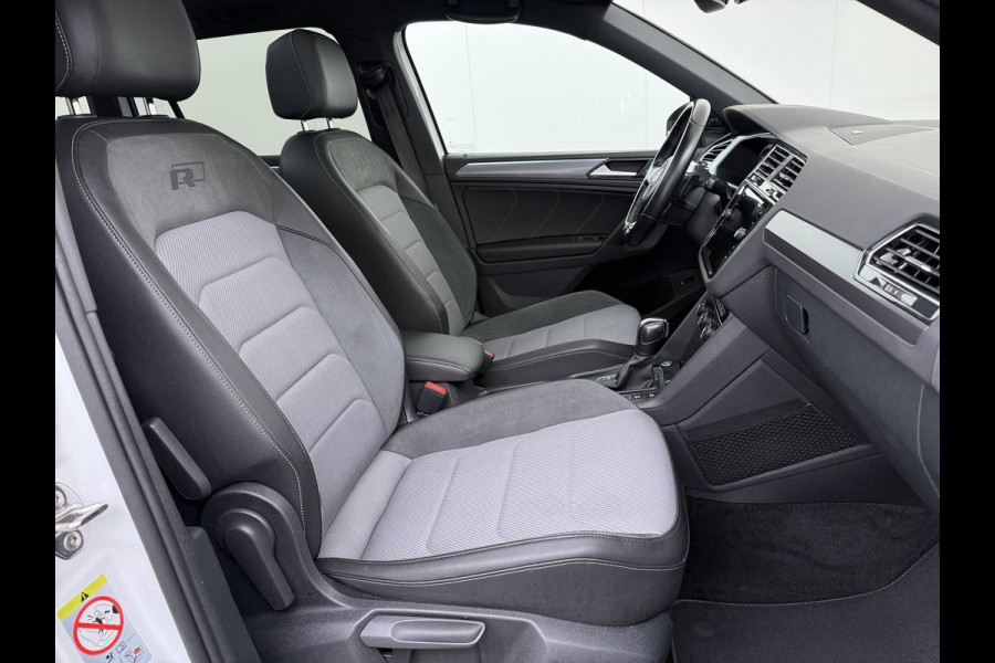 Volkswagen Tiguan 1.5 TSI ACT Highline Business R VAN: 30.900,- VOOR: 27.877,- UW WKVOORDEEL: 3.023,- | 3X R-LINE | R-LINE BINNEN + BUITEN + ONDERSTEL | PANORAMADAK | DIGITAAL COCKPIT | ACHTERUITRIJCAMERA | ONDERHOUDSHISTORIE COMPLEET | APPLE CARPLAY | TREKHAAK