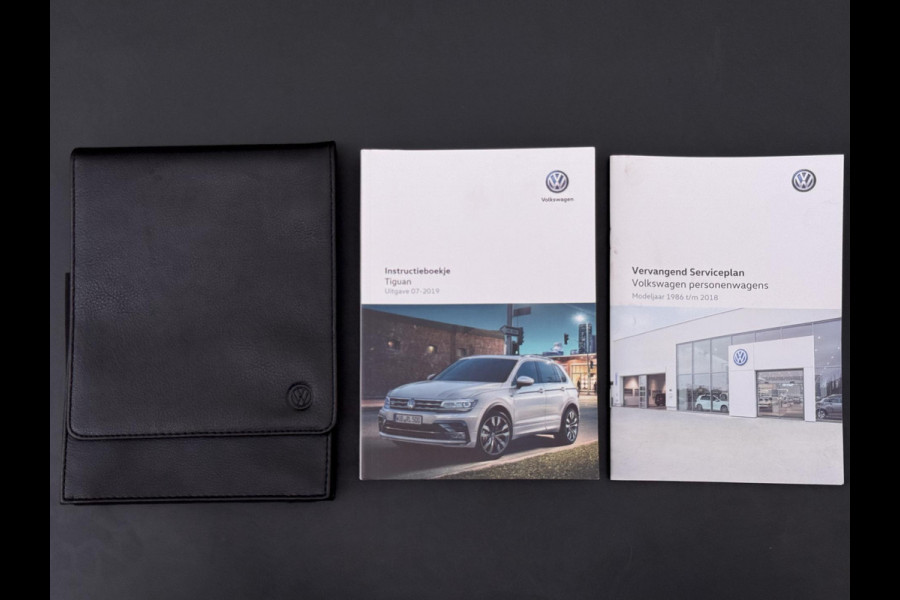 Volkswagen Tiguan 1.5 TSI ACT Highline Business R VAN: 30.900,- VOOR: 27.877,- UW WKVOORDEEL: 3.023,- | 3X R-LINE | R-LINE BINNEN + BUITEN + ONDERSTEL | PANORAMADAK | DIGITAAL COCKPIT | ACHTERUITRIJCAMERA | ONDERHOUDSHISTORIE COMPLEET | APPLE CARPLAY | TREKHAAK