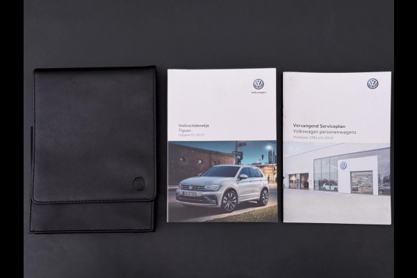 Volkswagen Tiguan 1.5 TSI ACT Highline Business R VAN: 30.900,- VOOR: 27.877,- UW WKVOORDEEL: 3.023,- | 3X R-LINE | R-LINE BINNEN + BUITEN + ONDERSTEL | PANORAMADAK | DIGITAAL COCKPIT | ACHTERUITRIJCAMERA | ONDERHOUDSHISTORIE COMPLEET | APPLE CARPLAY | TREKHAAK