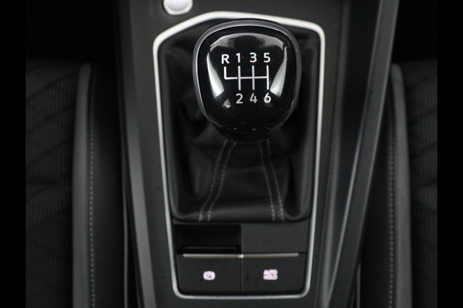 Volkswagen Golf 1.5 TSI R-Line Business | Carplay | Full LED | Carplay | Stoelverwarming | Adaptive cruise | Parkeersensoren | Navigatie | Climate control | LM | Sfeerverlichting