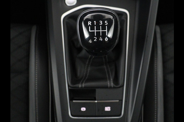 Volkswagen Golf 1.5 TSI R-Line Business | Carplay | Full LED | Carplay | Stoelverwarming | Adaptive cruise | Parkeersensoren | Navigatie | Climate control | LM | Sfeerverlichting