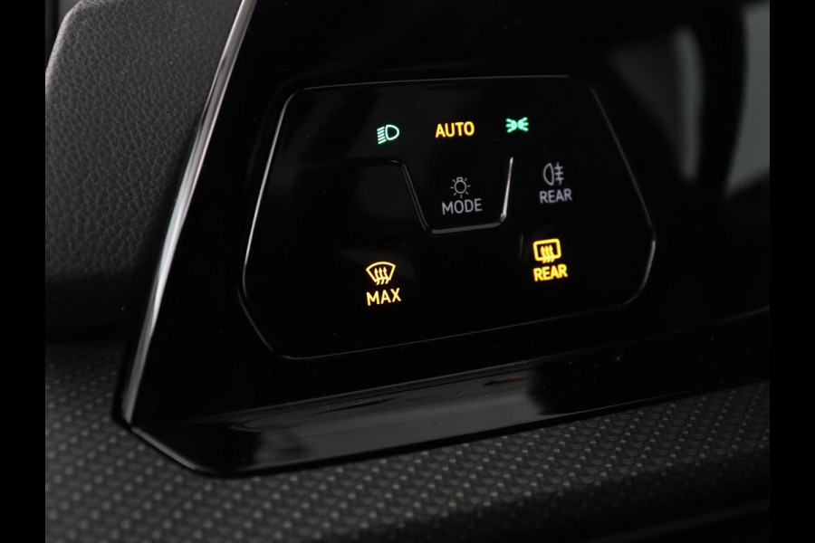 Volkswagen Golf 1.5 TSI R-Line Business | Carplay | Full LED | Carplay | Stoelverwarming | Adaptive cruise | Parkeersensoren | Navigatie | Climate control | LM | Sfeerverlichting