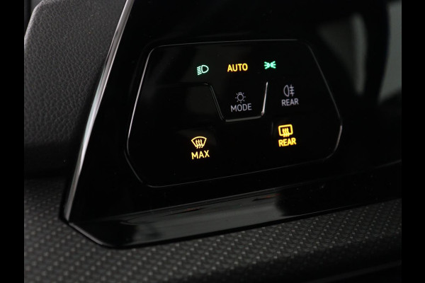 Volkswagen Golf 1.5 TSI R-Line Business | Carplay | Full LED | Carplay | Stoelverwarming | Adaptive cruise | Parkeersensoren | Navigatie | Climate control | LM | Sfeerverlichting