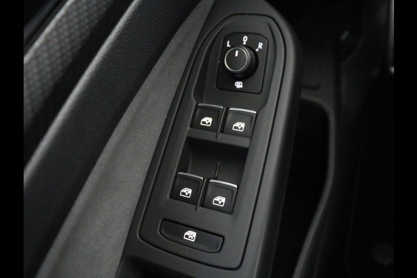 Volkswagen Golf 1.5 TSI R-Line Business | Carplay | Full LED | Carplay | Stoelverwarming | Adaptive cruise | Parkeersensoren | Navigatie | Climate control | LM | Sfeerverlichting