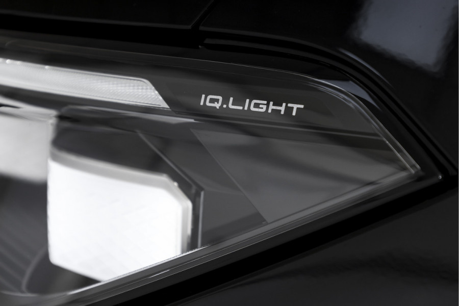 Volkswagen Tayron 1.5 eHybrid R-Line Edition | Black Style | 15 inch Navi | Elek. Trekhaak | IQ Light | HUD | S/K-Panodak | Dig. Cockpit | Adapt. Cruise | Stoel-+Stuurverw. | 360 Camera | NAV + App. Connect | ECC | Elek. Klep | LM 20" | 9294