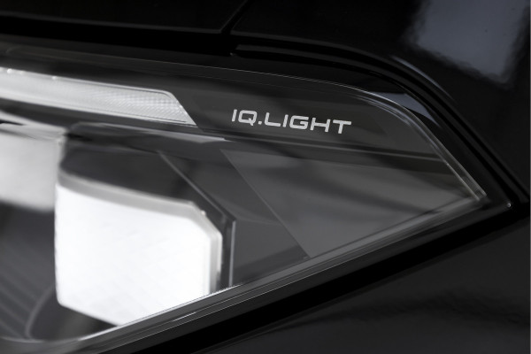 Volkswagen Tayron 1.5 eHybrid R-Line Edition | Black Style | 15 inch Navi | Elek. Trekhaak | IQ Light | HUD | S/K-Panodak | Dig. Cockpit | Adapt. Cruise | Stoel-+Stuurverw. | 360 Camera | NAV + App. Connect | ECC | Elek. Klep | LM 20" | 9294