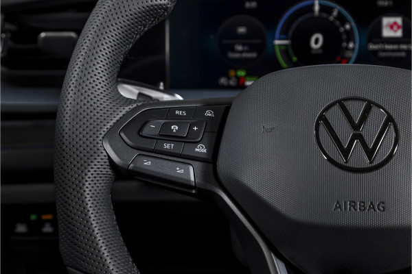 Volkswagen Tayron 1.5 eHybrid R-Line Edition | Black Style | 15 inch Navi | Elek. Trekhaak | IQ Light | HUD | S/K-Panodak | Dig. Cockpit | Adapt. Cruise | Stoel-+Stuurverw. | 360 Camera | NAV + App. Connect | ECC | Elek. Klep | LM 20" | 9294