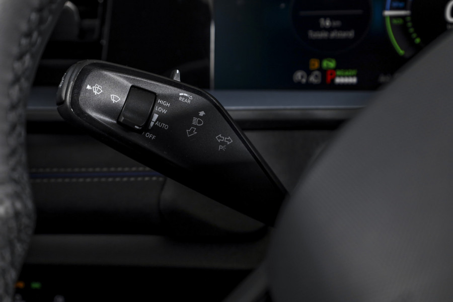 Volkswagen Tayron 1.5 eHybrid R-Line Edition | Black Style | 15 inch Navi | Elek. Trekhaak | IQ Light | HUD | S/K-Panodak | Dig. Cockpit | Adapt. Cruise | Stoel-+Stuurverw. | 360 Camera | NAV + App. Connect | ECC | Elek. Klep | LM 20" | 9294
