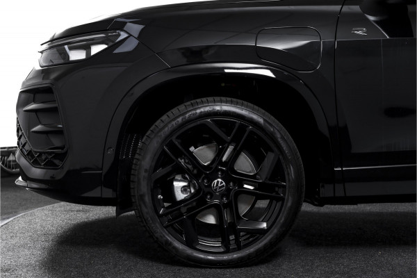Volkswagen Tayron 1.5 eHybrid R-Line Edition | Black Style | 15 inch Navi | Elek. Trekhaak | IQ Light | HUD | S/K-Panodak | Dig. Cockpit | Adapt. Cruise | Stoel-+Stuurverw. | 360 Camera | NAV + App. Connect | ECC | Elek. Klep | LM 20" | 9294