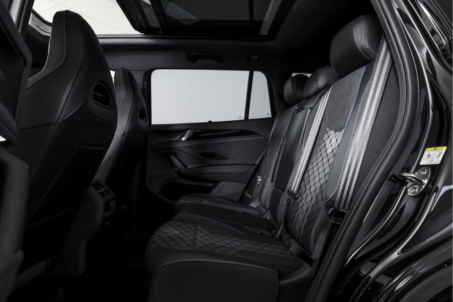 Volkswagen Tayron 1.5 eHybrid R-Line Edition | Black Style | 15 inch Navi | Elek. Trekhaak | IQ Light | HUD | S/K-Panodak | Dig. Cockpit | Adapt. Cruise | Stoel-+Stuurverw. | 360 Camera | NAV + App. Connect | ECC | Elek. Klep | LM 20" | 9294