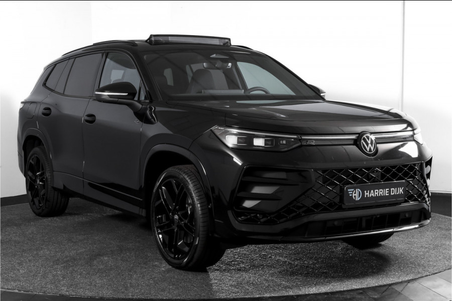 Volkswagen Tayron 1.5 eHybrid R-Line Edition | Black Style | 15 inch Navi | Elek. Trekhaak | IQ Light | HUD | S/K-Panodak | Dig. Cockpit | Adapt. Cruise | Stoel-+Stuurverw. | 360 Camera | NAV + App. Connect | ECC | Elek. Klep | LM 20" | 9294