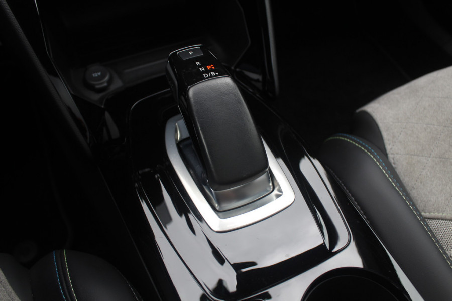 Peugeot e-2008 EV GT Pack 50 kWh / Camera / Virtual Cockpit / Half leder / 18'' / Navigatie / Keyless / Cruise Control Adaptief / Dodehoek detectie