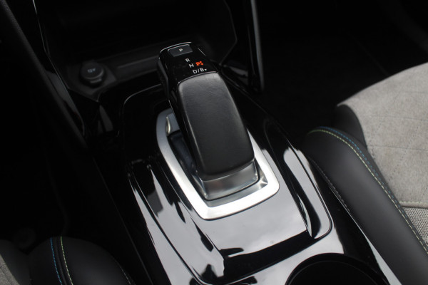 Peugeot e-2008 EV GT Pack 50 kWh / Camera / Virtual Cockpit / Half leder / 18'' / Navigatie / Keyless / Cruise Control Adaptief / Dodehoek detectie