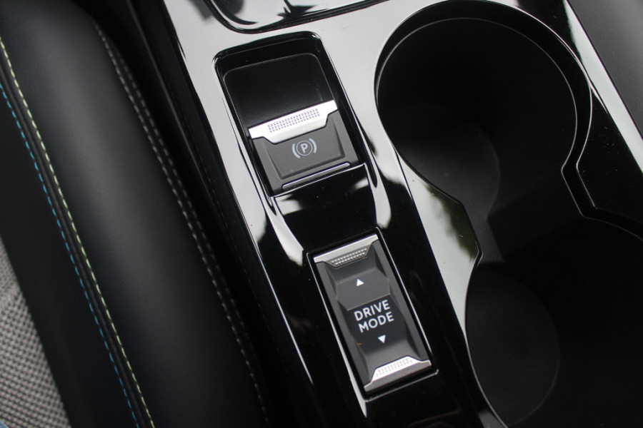 Peugeot e-2008 EV GT Pack 50 kWh / Camera / Virtual Cockpit / Half leder / 18'' / Navigatie / Keyless / Cruise Control Adaptief / Dodehoek detectie