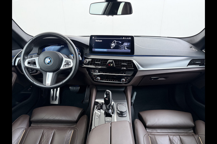 BMW 5 Serie Touring 530e 292PK Hybrid xDrive M-Sport Leder Elek.Comfort Stoelen+Memory+Verwarmd Shadow Line Live Cockpit Pro Apple Carplay/A Elek.Achterklep Aero-Pack 4WD AWD Pdc DAB+ Led+High Beam Assist Cruise Control Wifi Dealeronderhouden Origineel Nederlandse Auto