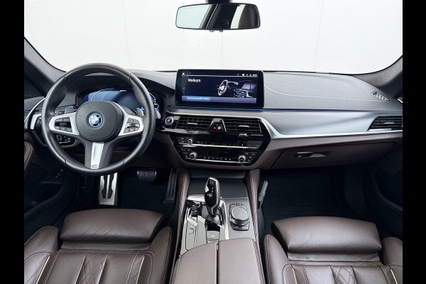 BMW 5 Serie Touring 530e 292PK Hybrid xDrive M-Sport Leder Elek.Comfort Stoelen+Memory+Verwarmd Shadow Line Live Cockpit Pro Apple Carplay/A Elek.Achterklep Aero-Pack 4WD AWD Pdc DAB+ Led+High Beam Assist Cruise Control Wifi Dealeronderhouden Origineel Nederlandse Auto