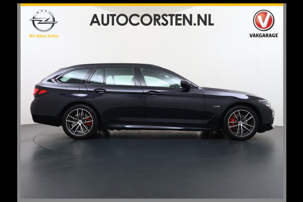 BMW 5 Serie Touring 530e 292PK Hybrid xDrive M-Sport Leder Elek.Comfort Stoelen+Memory+Verwarmd Shadow Line Live Cockpit Pro Apple Carplay/A Elek.Achterklep Aero-Pack 4WD AWD Pdc DAB+ Led+High Beam Assist Cruise Control Wifi Dealeronderhouden Origineel Nederlandse Auto