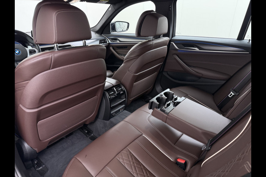 BMW 5 Serie Touring 530e 292PK Hybrid xDrive M-Sport Leder Elek.Comfort Stoelen+Memory+Verwarmd Shadow Line Live Cockpit Pro Apple Carplay/A Elek.Achterklep Aero-Pack 4WD AWD Pdc DAB+ Led+High Beam Assist Cruise Control Wifi Dealeronderhouden Origineel Nederlandse Auto