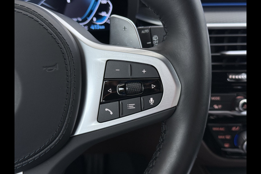 BMW 5 Serie Touring 530e 292PK Hybrid xDrive M-Sport Leder Elek.Comfort Stoelen+Memory+Verwarmd Shadow Line Live Cockpit Pro Apple Carplay/A Elek.Achterklep Aero-Pack 4WD AWD Pdc DAB+ Led+High Beam Assist Cruise Control Wifi Dealeronderhouden Origineel Nederlandse Auto
