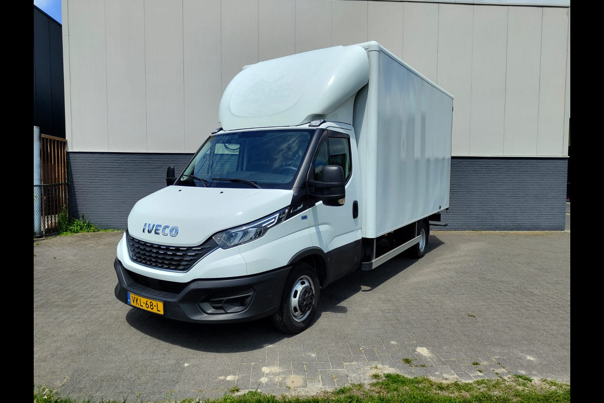 Iveco Daily 35C16H 2.3 410 Automaat Meubelbak 3-Persoons Euro 6 Camera Navi Bluetooth Airco Cruise Control Led Lat om Lat betimmering Achterdeuren 1e Eigenaar Toegestane max. massa voertuig 3500 kg