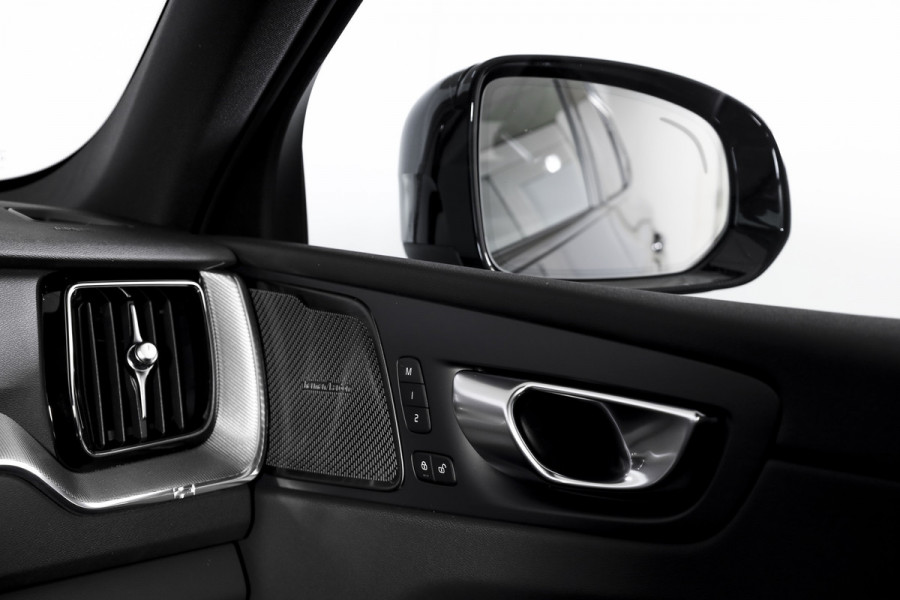 Volvo XC60 2.0 T8 Plug-in hybrid AWD Plus Black Edition | S/K Panodak | Elek. Trekhaak | 360 Camera | Head-Up | Harman/Kardon | Dig.Cockpit | Adapt.Cruise | Stoel-+Stuurverw. | NAV+App.Connect | Auto.Airco | LM 21" | 9971