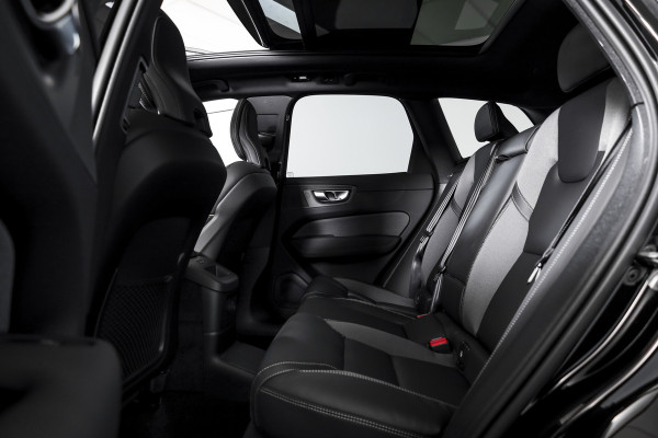 Volvo XC60 2.0 T8 Plug-in hybrid AWD Plus Black Edition | S/K Panodak | Elek. Trekhaak | 360 Camera | Head-Up | Harman/Kardon | Dig.Cockpit | Adapt.Cruise | Stoel-+Stuurverw. | NAV+App.Connect | Auto.Airco | LM 21" | 9971
