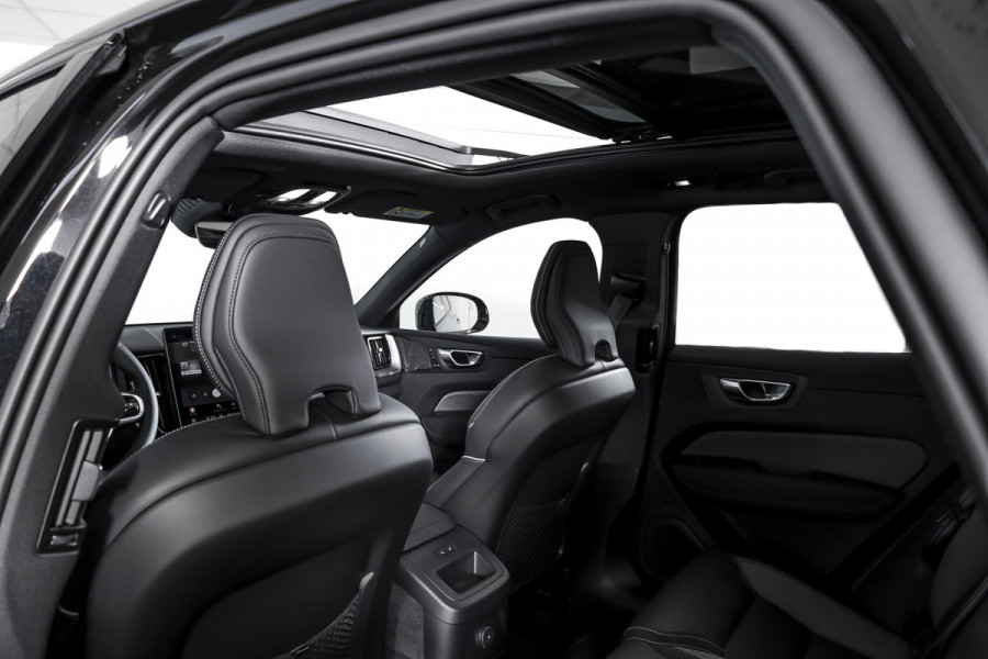 Volvo XC60 2.0 T8 Plug-in hybrid AWD Plus Black Edition | S/K Panodak | Elek. Trekhaak | 360 Camera | Head-Up | Harman/Kardon | Dig.Cockpit | Adapt.Cruise | Stoel-+Stuurverw. | NAV+App.Connect | Auto.Airco | LM 21" | 9971