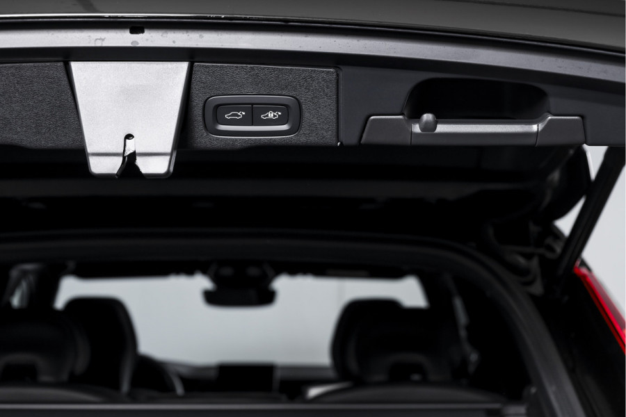 Volvo XC60 2.0 T8 Plug-in hybrid AWD Plus Black Edition | S/K Panodak | Elek. Trekhaak | 360 Camera | Head-Up | Harman/Kardon | Dig.Cockpit | Adapt.Cruise | Stoel-+Stuurverw. | NAV+App.Connect | Auto.Airco | LM 21" | 9971