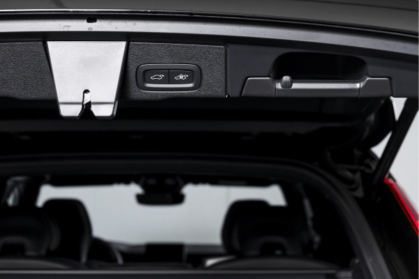 Volvo XC60 2.0 T8 Plug-in hybrid AWD Plus Black Edition | S/K Panodak | Elek. Trekhaak | 360 Camera | Head-Up | Harman/Kardon | Dig.Cockpit | Adapt.Cruise | Stoel-+Stuurverw. | NAV+App.Connect | Auto.Airco | LM 21" | 9971