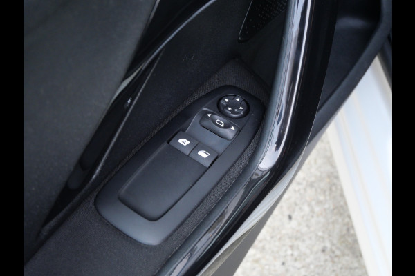 Peugeot 208 1.2 PURETECH BLUE LION | 5-DRS | CARPLAY | ALL-SEASON | CRUISE | RIEM V.V.!!