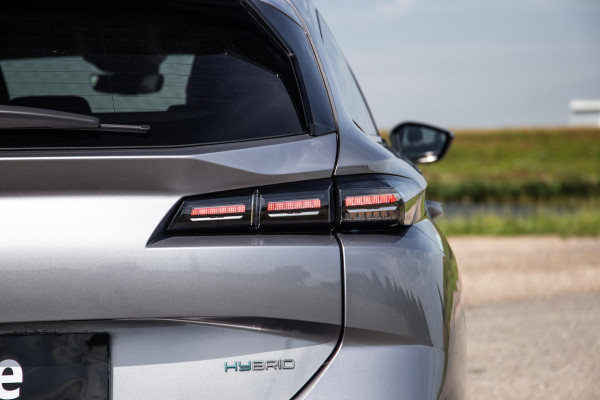 Peugeot 308 SW 1.6 HYbrid 180 GT Pack Business AIRCO / CRUISE CONTROLE / CARPLAY / PLUG IN HYBRID / STOELVERWARMING