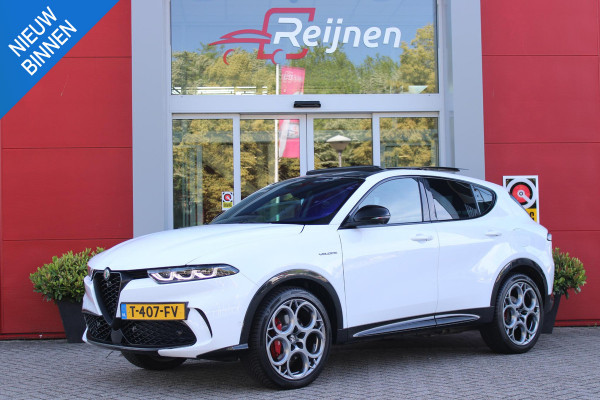 Alfa Romeo Tonale PHEV 280PK VELOCE | PANORAMISCH SCHUIF/KANTEL DAK | PREMIUM PACK: LEDEREN BEKLEDING/GEVENTILEERDE VOORSTOELEN/4-VOUDIG ELEKTRISCH VERSTELBARE LENDESTEUN VOORSTOELEN/HOOGGLANS ZWARTE RAAMOMLIJSTING/AMBIENT LIGHTING | TECHNOLOGY PACK: PARKEERWAARSCHUWING VOOR EN ACHTER/360° CAMERA/AUTOMATISCH INPARKEREN/ AUTONOMOUS DRIVING LEVEL 2: ADAPTIVE CRUISE CONTROL/LANE CENTERING ASSIST/TRAFFIC JAM ASSIST DODEHOEK DETECTIE AUTOMATISCH DIMMENDE BUITENSPIEGELS ELEKTRISCH BEDIENBARE ACHTERKLEP | WINTERPACK: STOELVERWARMING VOOR/STUURVERWARMING/VERWARMBARE RUITENSPROEIERS | HARMAN KAR