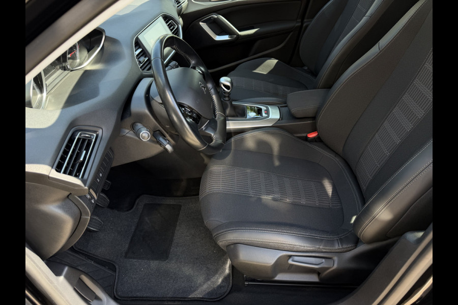 Peugeot 308 Allure / Carplay / Keyless / Cruise / Parkeersensoren V+A / Navi / 16''
